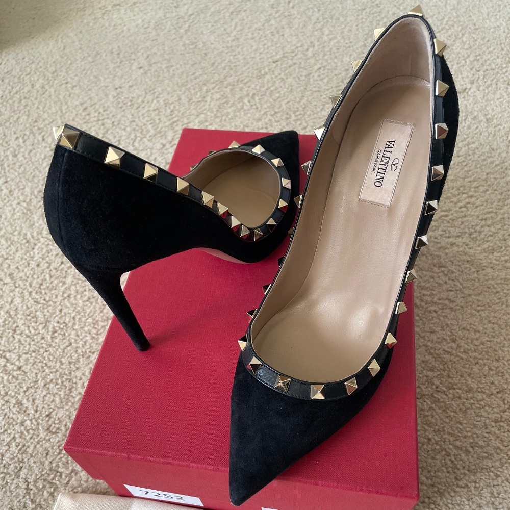 Mint condition rockstud Valentino pumps heels